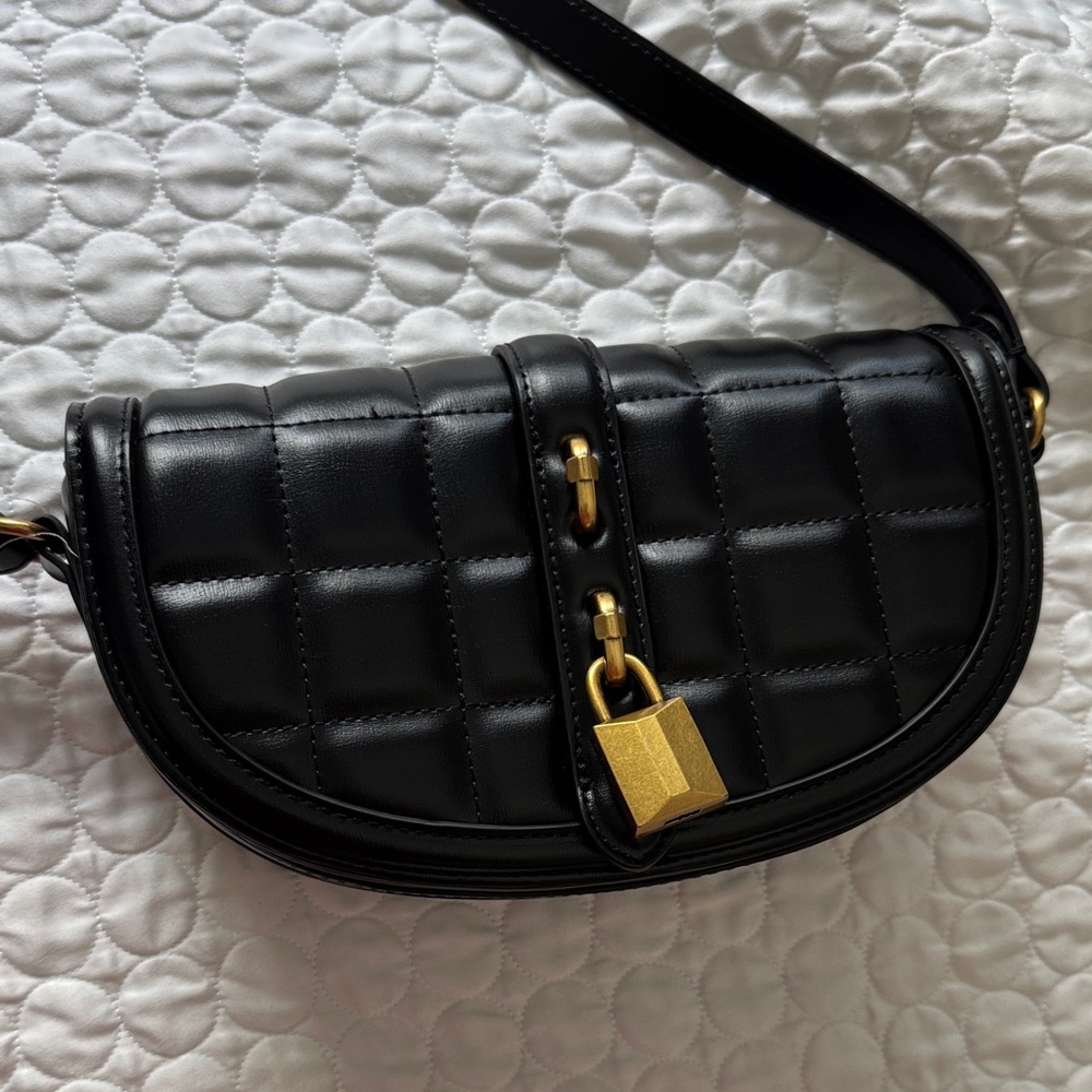 Zara Elegant Black Quilted Shoulder Bag adjustable strap inside pocket gold lock